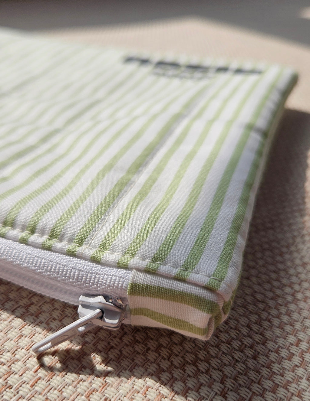 Pochette rayures vertes